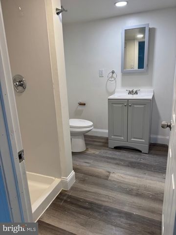 132 WALNUT ST, Colwyn, PA 19023