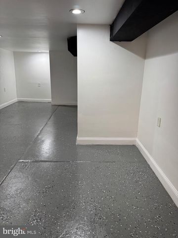 132 WALNUT ST, Colwyn, PA 19023