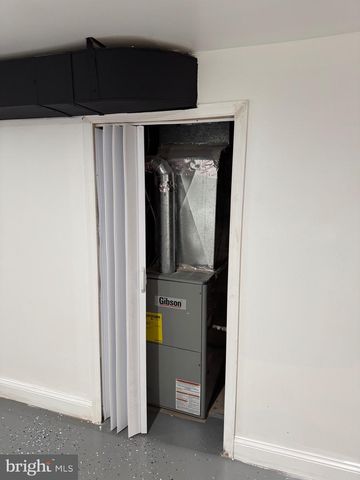 132 WALNUT ST, Colwyn, PA 19023