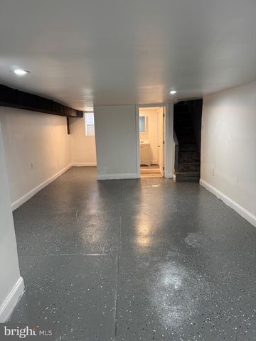 132 WALNUT ST, Colwyn, PA 19023