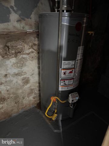 132 WALNUT ST, Colwyn, PA 19023