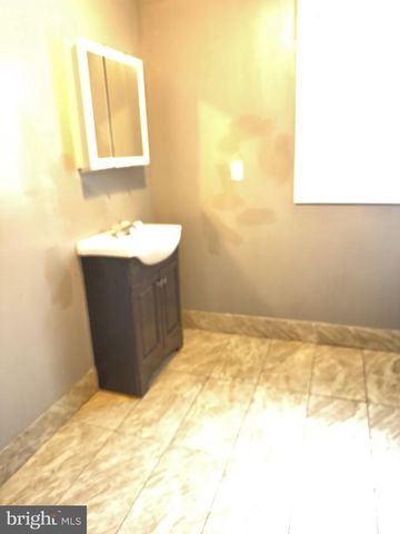 132 WALNUT ST, Colwyn, PA 19023