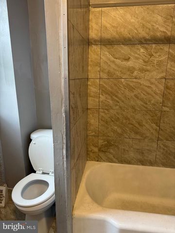 132 WALNUT ST, Colwyn, PA 19023