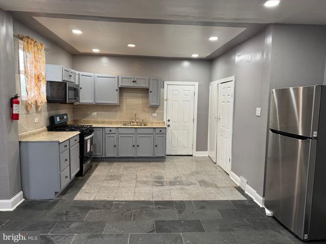 132 WALNUT ST, Colwyn, PA 19023