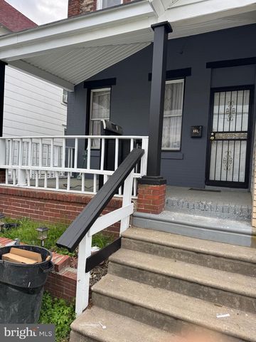 132 WALNUT ST, Colwyn, PA 19023