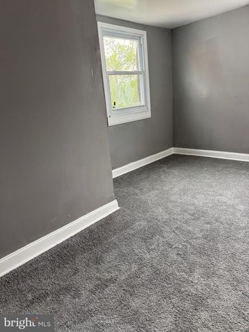 132 WALNUT ST, Colwyn, PA 19023