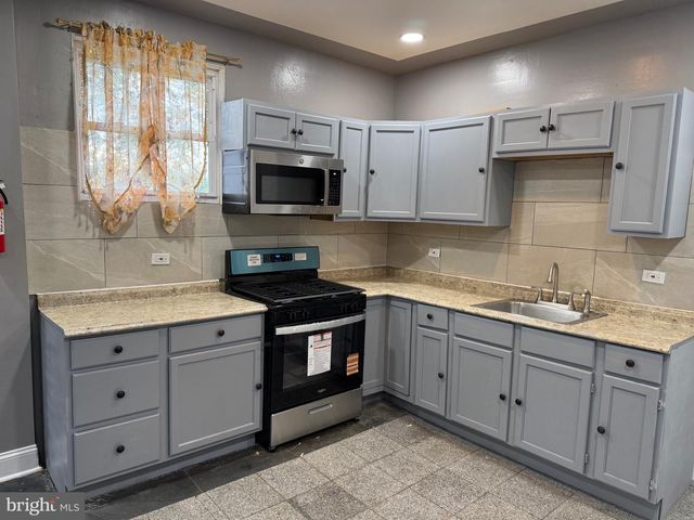 132 WALNUT ST, Colwyn, PA 19023