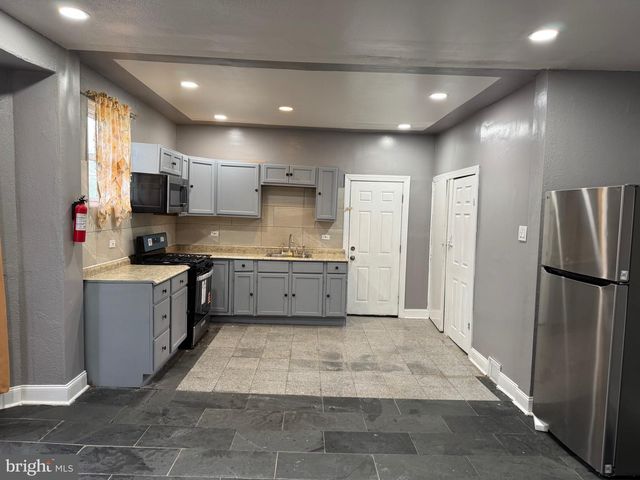 132 WALNUT ST, Colwyn, PA 19023