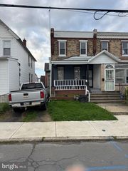 132 WALNUT ST, Colwyn, PA 19023