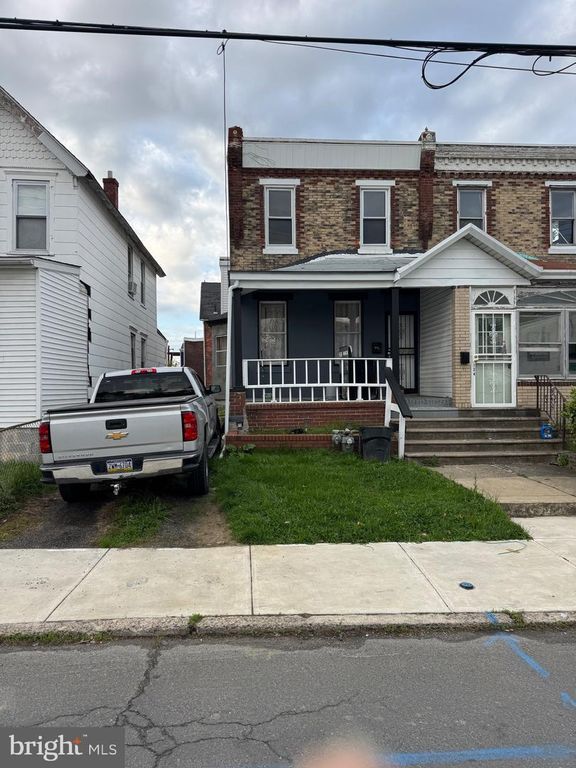 132 WALNUT ST, Colwyn, PA 19023