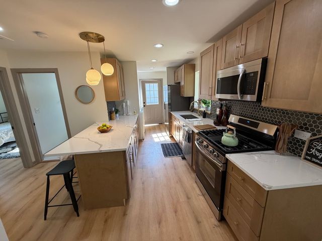 939 S Fletcher Drive, Wheeling, IL 60090