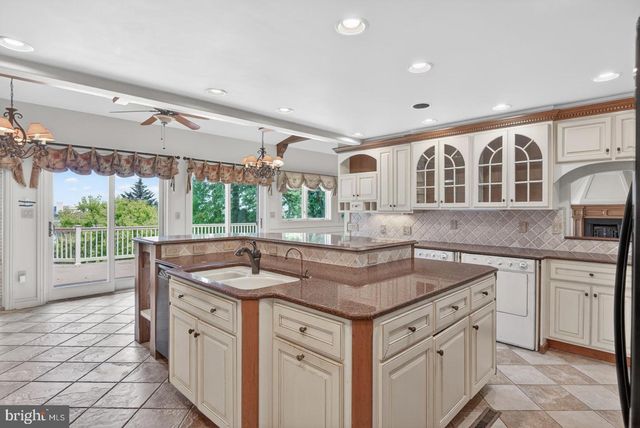 85 GREENWOOD CIRCLE, Wormleysburg, PA 17043