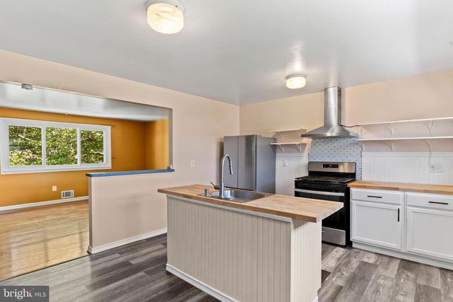 6 KAREN CT, Camp Hill, PA 17011