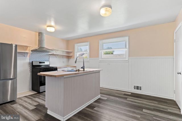 6 KAREN CT, Camp Hill, PA 17011