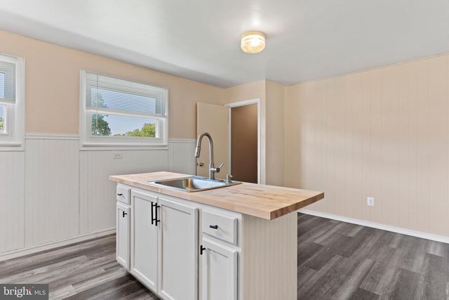 6 KAREN CT, Camp Hill, PA 17011