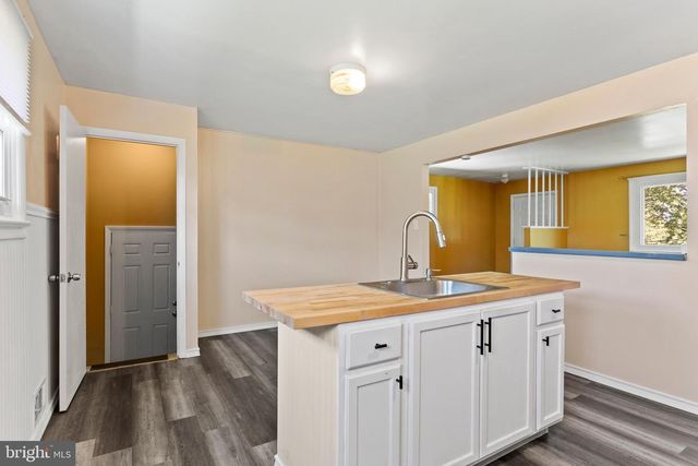 6 KAREN CT, Camp Hill, PA 17011