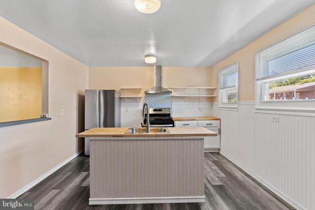 6 KAREN CT, Camp Hill, PA 17011