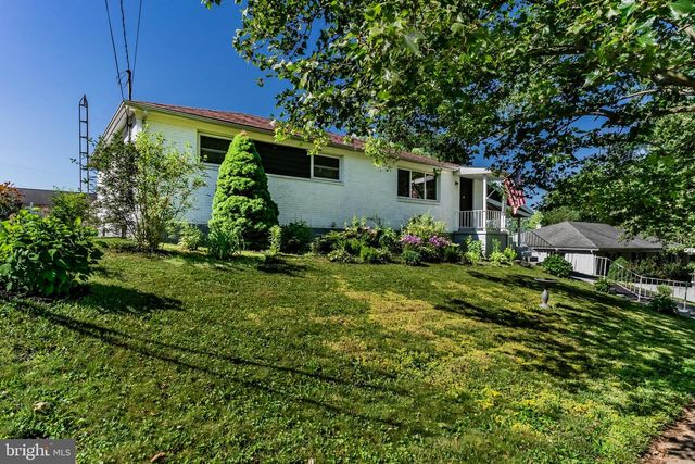 6 KAREN CT, Camp Hill, PA 17011