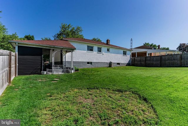 6 KAREN CT, Camp Hill, PA 17011