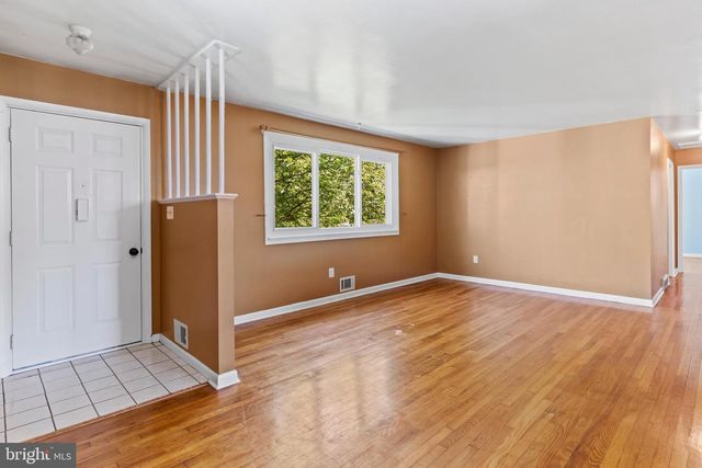 6 KAREN CT, Camp Hill, PA 17011