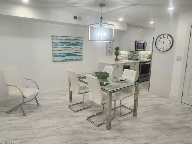 3000 Gulf Shore BLVD N 113, Naples, FL 34103