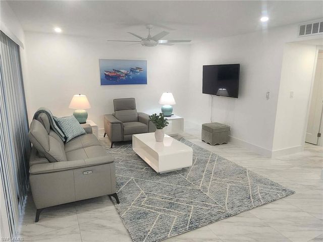 3000 Gulf Shore BLVD N 113, Naples, FL 34103