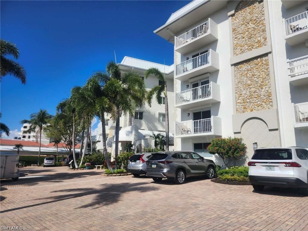 3000 Gulf Shore BLVD N 113, Naples, FL 34103
