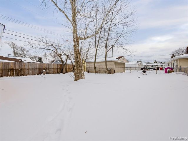 26754 Margaret Street, Roseville, MI 48066