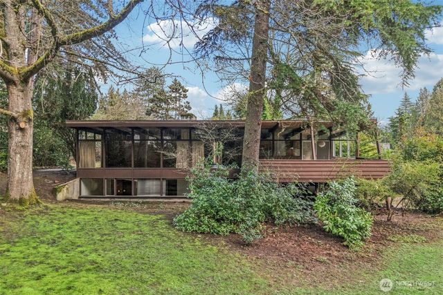 7832 NE 32nd Street, Medina, WA 98039