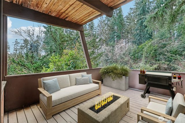 7832 NE 32nd Street, Medina, WA 98039