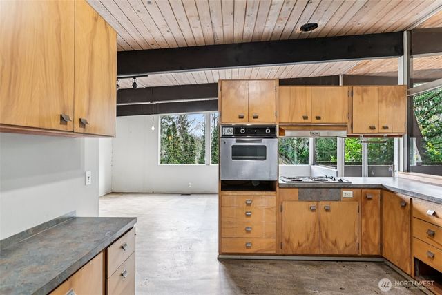 7832 NE 32nd Street, Medina, WA 98039