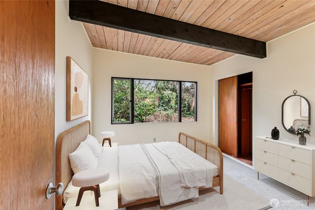 7832 NE 32nd Street, Medina, WA 98039