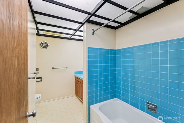 7832 NE 32nd Street, Medina, WA 98039