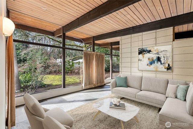 7832 NE 32nd Street, Medina, WA 98039