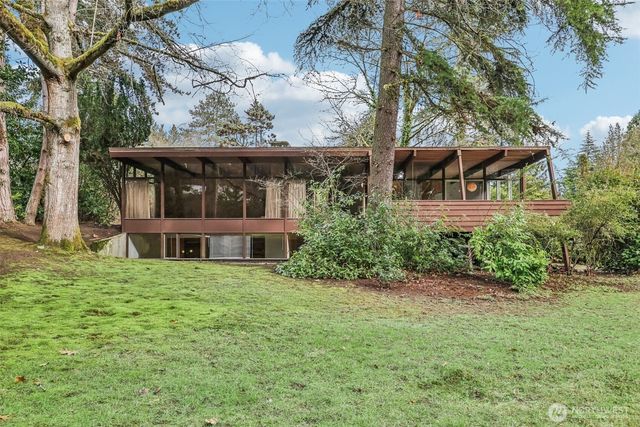 7832 NE 32nd Street, Medina, WA 98039