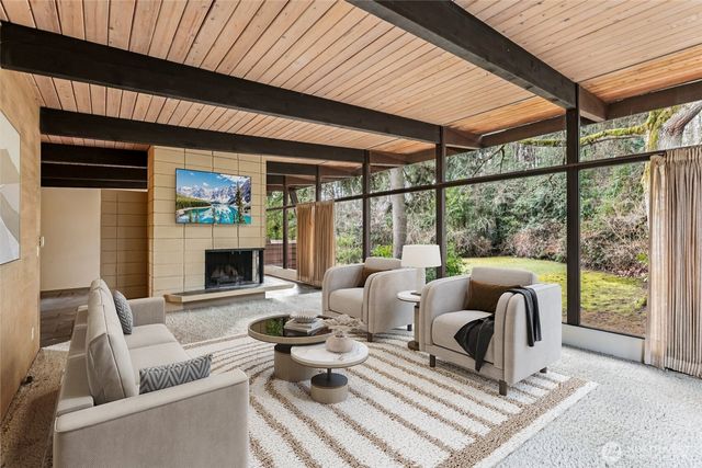 7832 NE 32nd Street, Medina, WA 98039