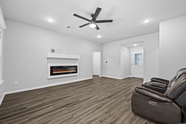 224 Eastwood Dr, Ward, AR 72176