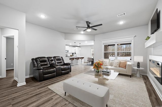 224 Eastwood Dr, Ward, AR 72176