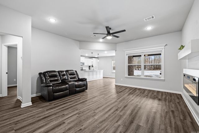 224 Eastwood Dr, Ward, AR 72176