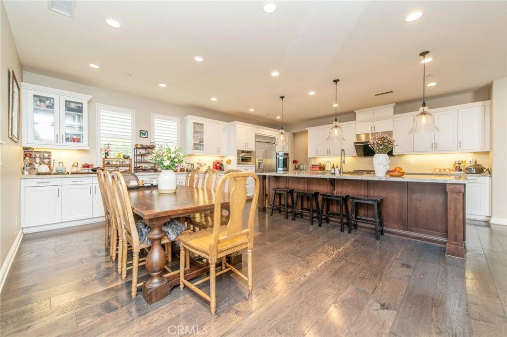 Image 15 of property listing at 220 Barnes, Tustin, CA 92782