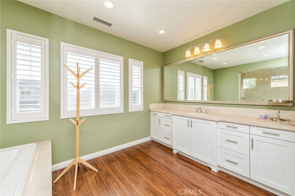 Image 38 of property listing at 220 Barnes, Tustin, CA 92782