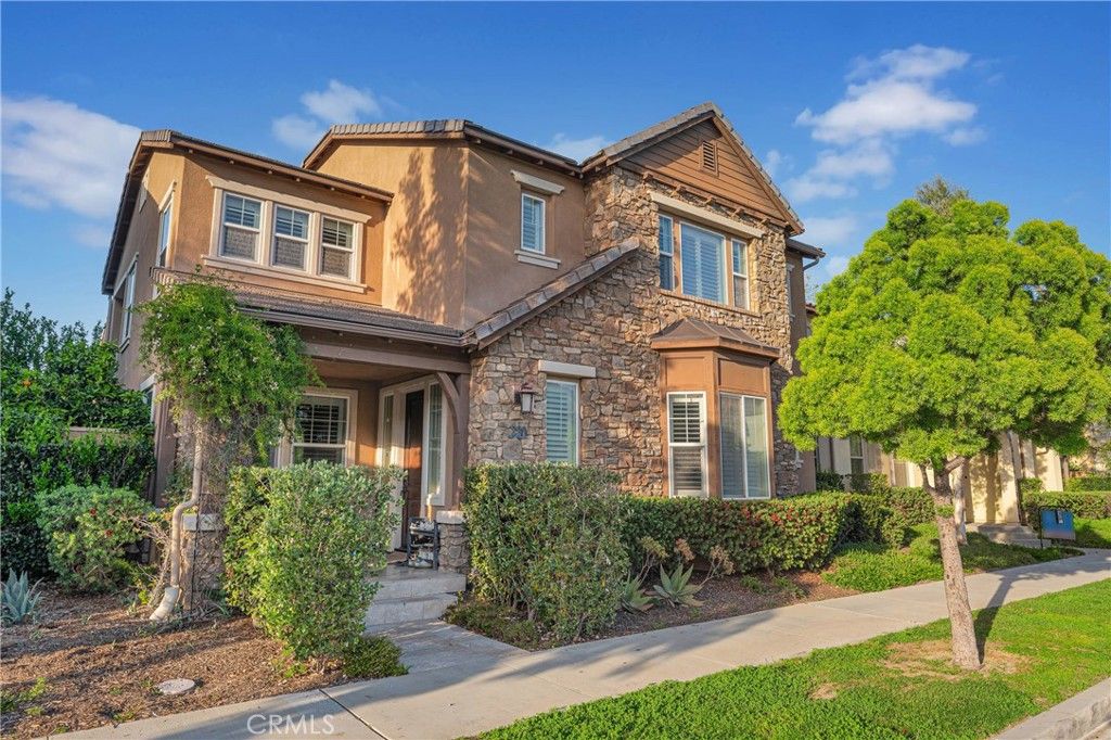 Image 66 of property listing at 220 Barnes, Tustin, CA 92782