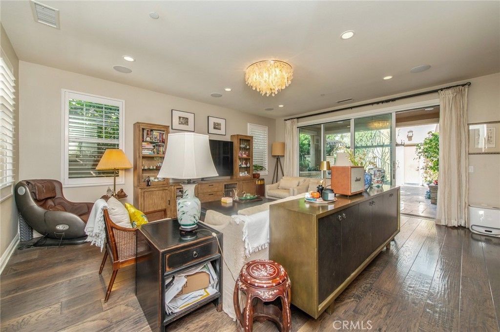 Image 7 of property listing at 220 Barnes, Tustin, CA 92782