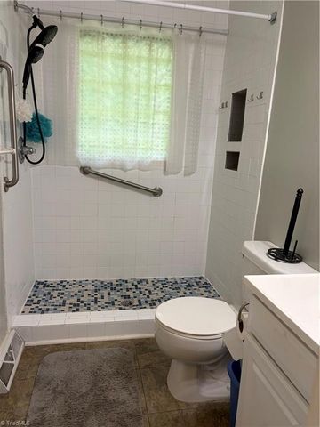 226 Hill Drive, Lexington, NC 27295