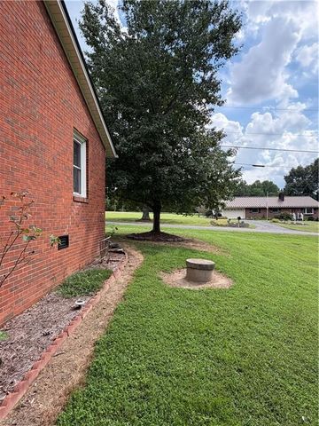 226 Hill Drive, Lexington, NC 27295