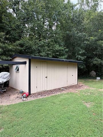226 Hill Drive, Lexington, NC 27295
