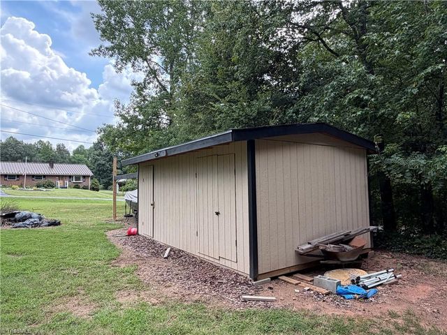 226 Hill Drive, Lexington, NC 27295