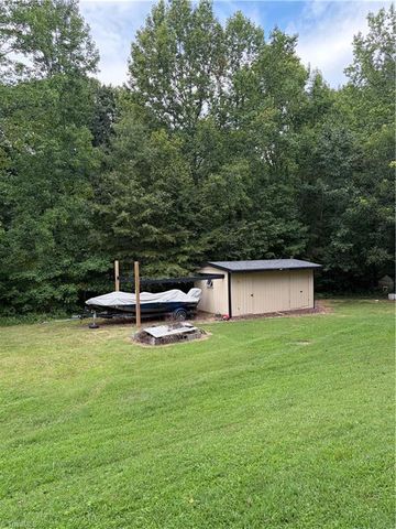 226 Hill Drive, Lexington, NC 27295
