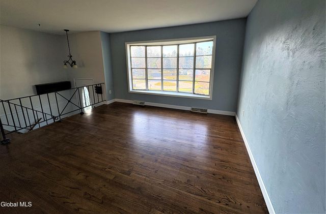 12 Clove Court, Clifton Park, NY 12065