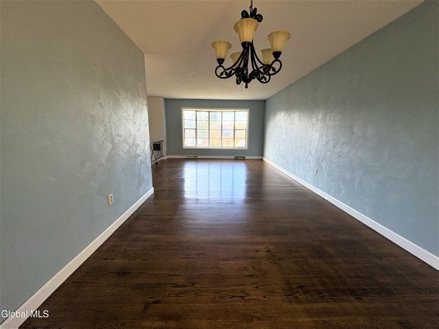 12 Clove Court, Clifton Park, NY 12065